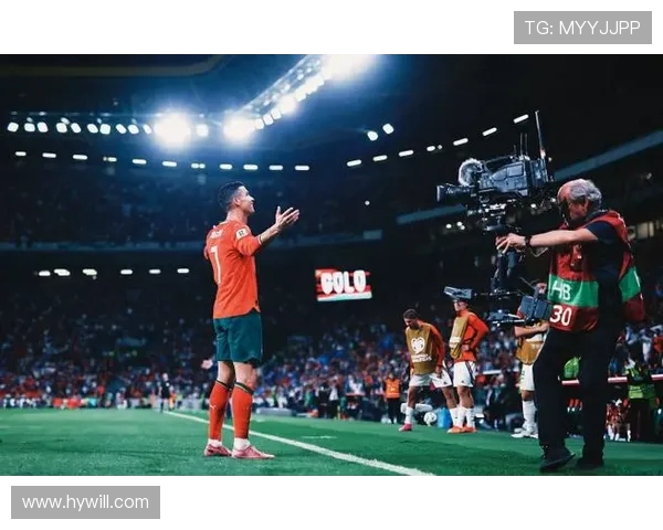 C罗在匈牙利比赛中引发球迷热烈反应的精彩瞬间回顾 C罗在匈牙利比赛中引发球迷热烈反应的精彩瞬间回顾