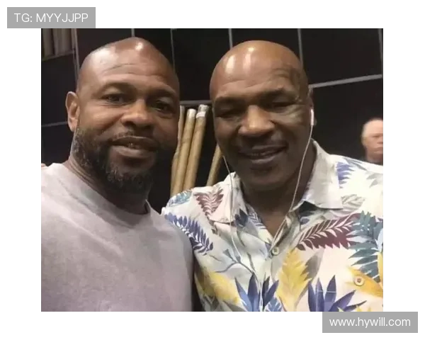 罗伊琼斯与泰森称重现场紧张气氛引发拳迷热议与期待