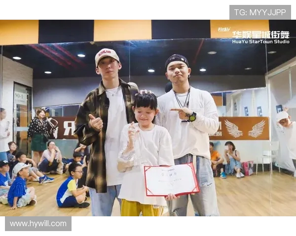 深圳街舞队协作之道:深入探讨团队配合与舞蹈艺术的完美融合 深圳街舞队协作之道:深入探讨团队配合与舞蹈艺术的完美融合